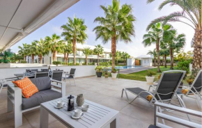 2 Bedroom Stunning Apartment In Mar De Cristal